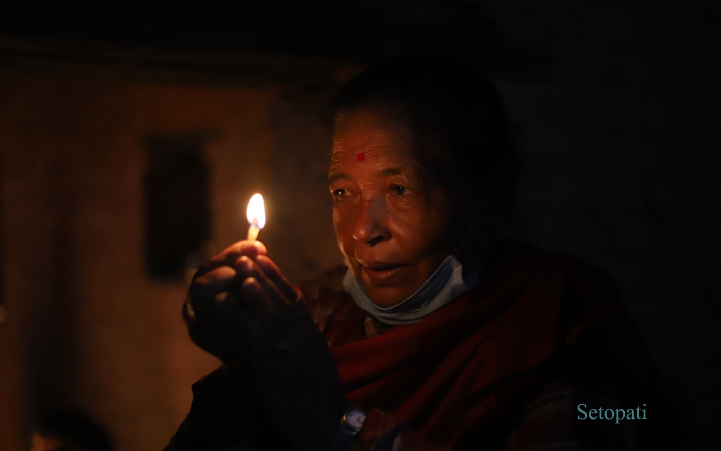 दसैं टीकाको दिन बिहानै भक्तपुरमा ब्रह्मायणी जात्रा मनाउँदै सहभागी। तस्बिरः निशा भण्डारी/सेतोपाटी